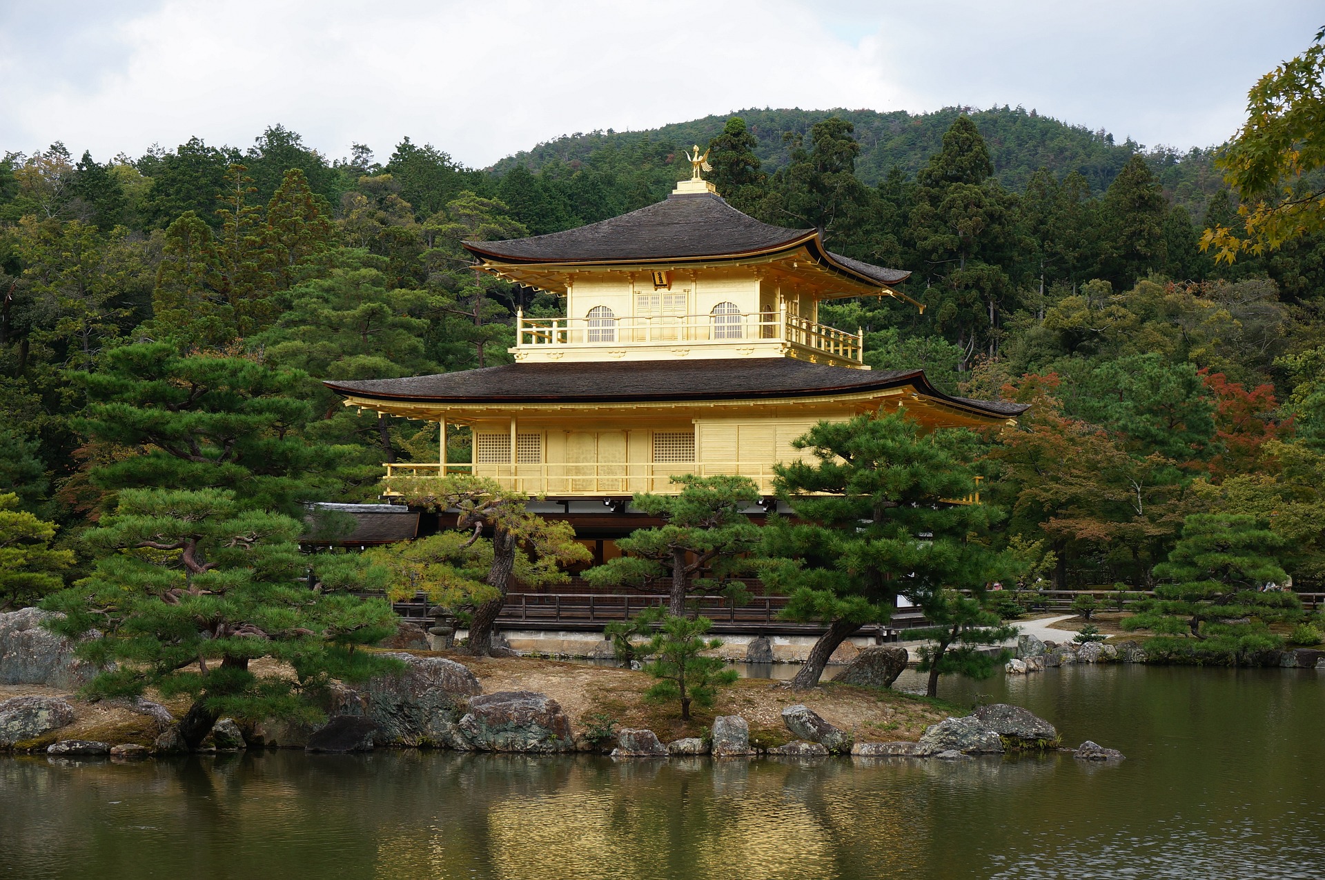 金閣寺と銀閣寺の比較ガイド